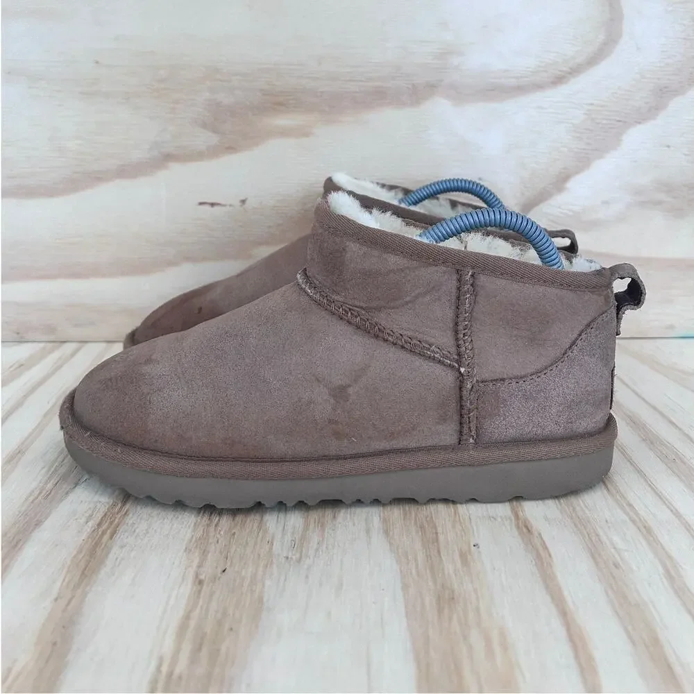UGG Australia - Classic Ultra Mini - Boots - Brown - Women's - 7 - S/N 1130750K